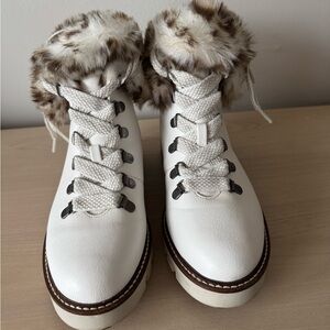 White Mountain Glamorous White Fur-Lined Ankle Boots. / Size 9